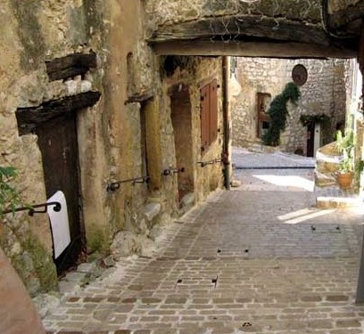 rue village tourrettes sur loup